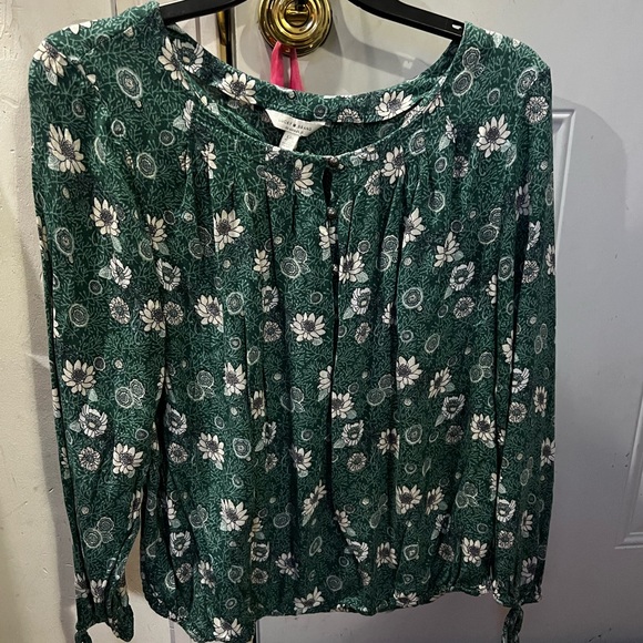 Tops - Dark green long sleeve flowered blouse. Size large. Lucky brand. 5 buttons.